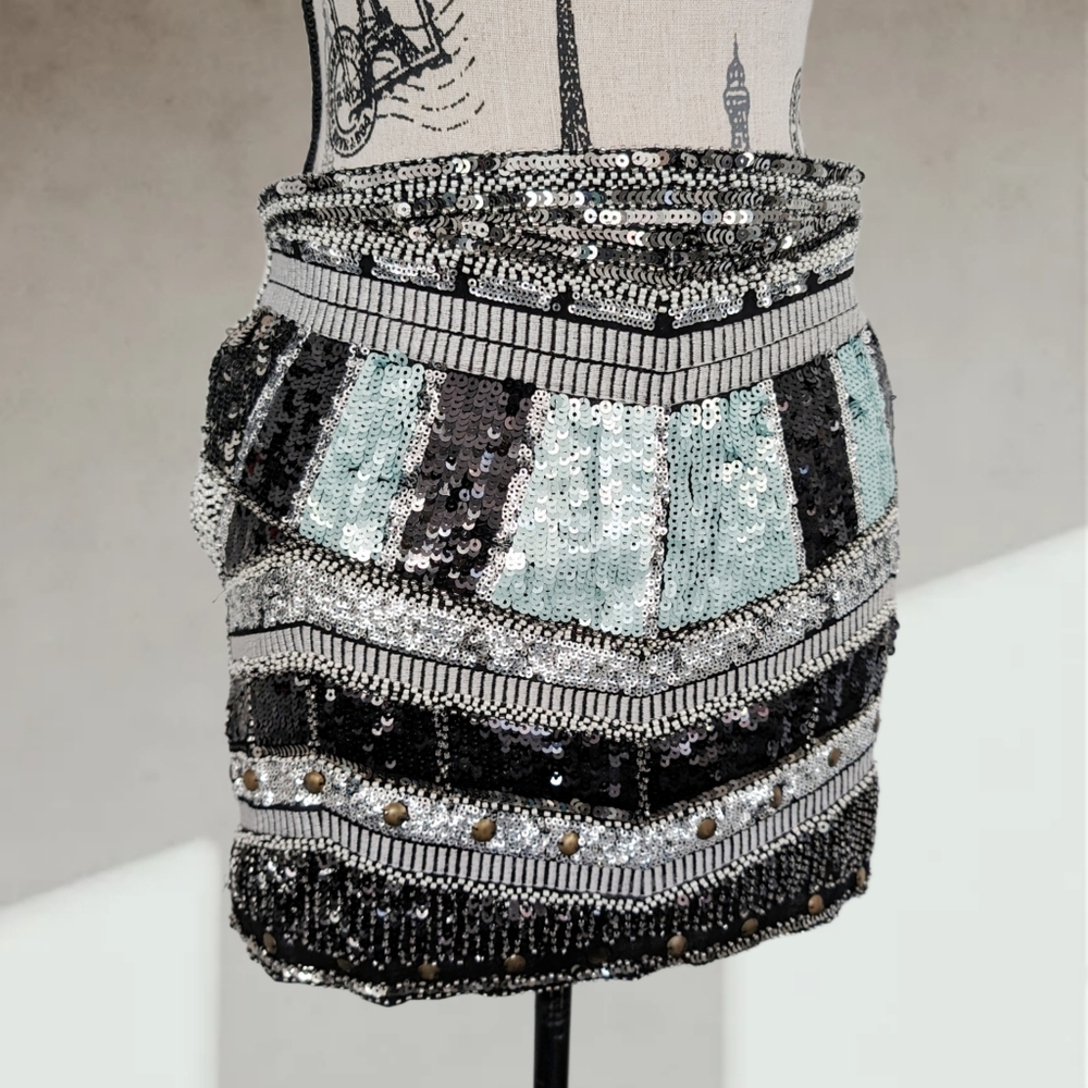 Metallic sequins mini skirt